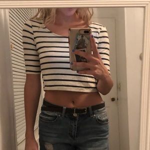 Quarter sleeve crop top